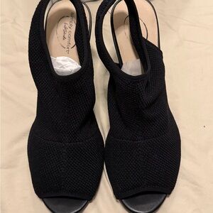 Incredibly comfortable & flexible sandals. Open toe, Slingback, Fabric.